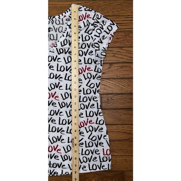 It's Women's Medium White w/ Red & Black Love Script Top - Picture 2 of 5